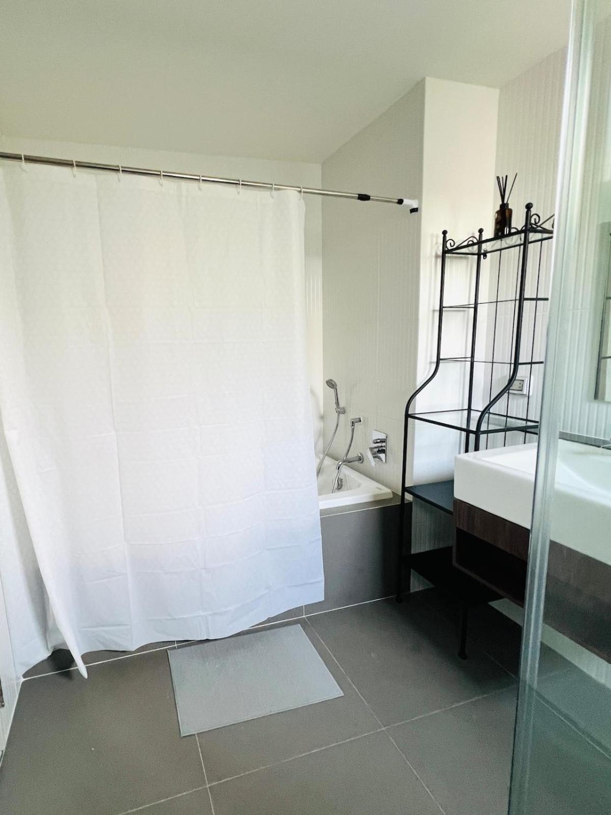 Hébergement de vacances Stylish2bd Pool&gym Near Airport