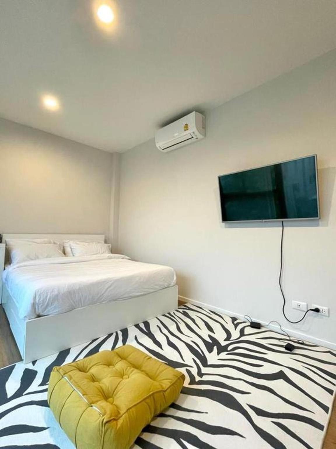 Stylish2bd Pool&gym Near Airport Hébergement de vacances